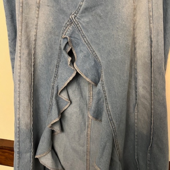 Edikted XL ruffled open jean front maxi skirt two button zip front, 2 pockets - Picture 3 of 5